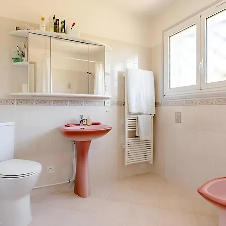 Echauguette, Et Toilette Privee Maison Partagee Avec La Proprietaire Six-Fours-les-Plages