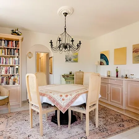Echauguette, Et Toilette Privee Maison Partagee Avec La Proprietaire Rum i privatbostad *